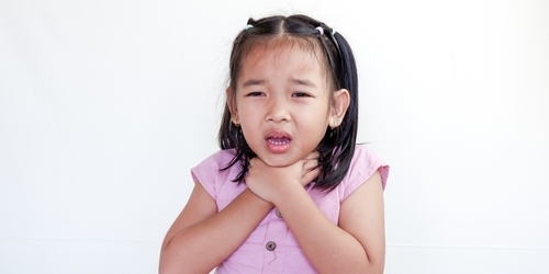 Radang tenggorokan pada anak merupakan salah satu kondisi kesehatan yang umum dialami. Yuk, ketahui gejala dan cara alami untuk mengobatinya di sini!