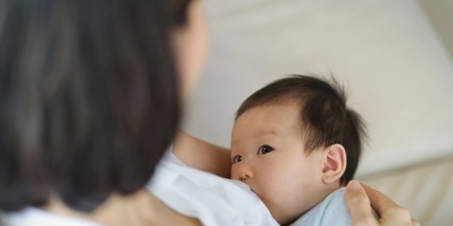 7 Penyebab Bayi Susah Tidur dan Menyusu Terus