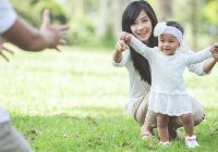 5 Cara Melatih Bayi Berjalan dengan Cepat