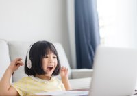 Perkembangan Bahasa Anak Usia 1-3 Tahun dan Tips Stimulasinya