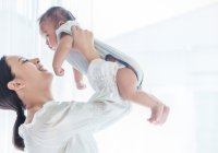 Tahapan Perkembangan Bayi 6 Bulan yang Bunda Perlu Tahu
