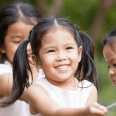 6 Cara Mengatasi Anak yang Susah Bersosialisasi