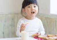 6 Camilan Anak 1-3 Tahun yang Sehat dan Tinggi Kalori