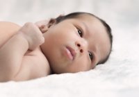 6 Cara Stimulasi untuk Dukung Tumbuh Kembang Bayi 1 Bulan