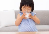 7 Tips Memilih Susu Terbaik untuk Anak 1 Tahun