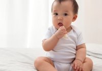 Normalkah Jika Bayi 7 Bulan Belum Bisa Duduk? Begini Cara Stimulasinya