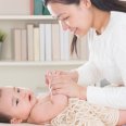 Cara Memijat Bayi yang Tepat, Bisa Bunda Praktikkan di Rumah!