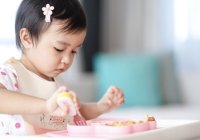 tips dan manfaat anak dua tahun makan sendiri
