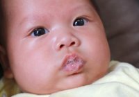 Bahayakah Bayi Gumoh Banyak Seperti Muntah?