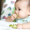 5 Cara Merangsang Pertumbuhan Gigi Bayi yang Aman