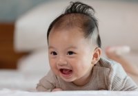 Bayi 4 Bulan Belum Bisa Tengkurap, Bagaimana Stimulasinya?