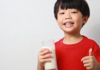 Susu UHT vs Susu Pertumbuhan, Mana Pilihan Tepat untuk Anak 2 Tahun?