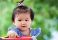 Ciri bayi cerdas usia 8 bulan - SGM