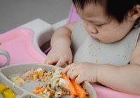 15 Makanan Bayi 8 Bulan untuk Kecerdasan Otak dan Resepnya