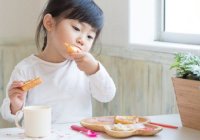 15 Camilan Anak 2 Tahun yang Tinggi Zat Besi dan Vitamin C