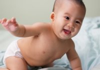 Penyebab Bayi 6 Bulan Belum Bisa Duduk Sendiri dan Stimulasinya